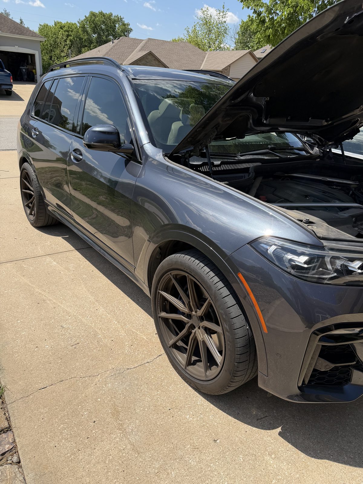 BMW X7 — Mid Detail