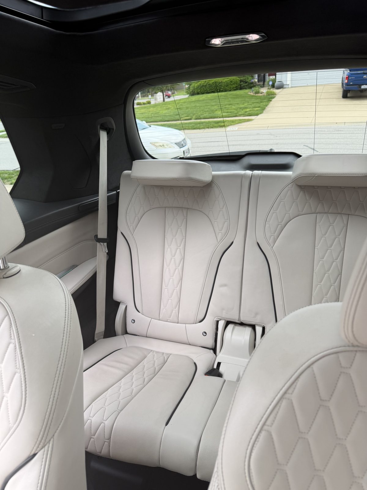 BMW X7 — Rear Cabin